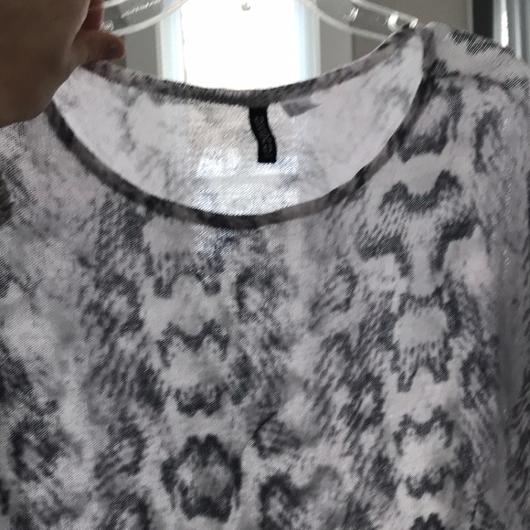 ⭐️3/$20 Oversized knitted H&M top - Picture 2 of 4